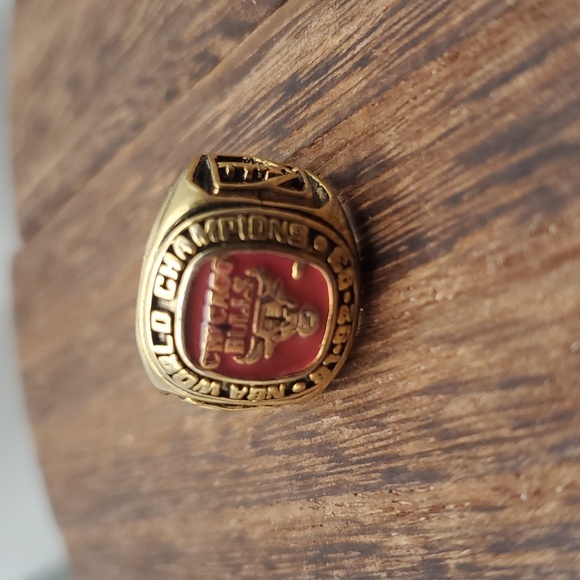 Size 6.5 R639 Chicago bulls ring - Picture 1 of 4